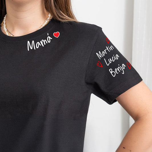 POLERA MAMÁ  CON NOMBRES EN LA MANGA